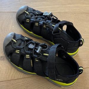 Keen sandals size US 1